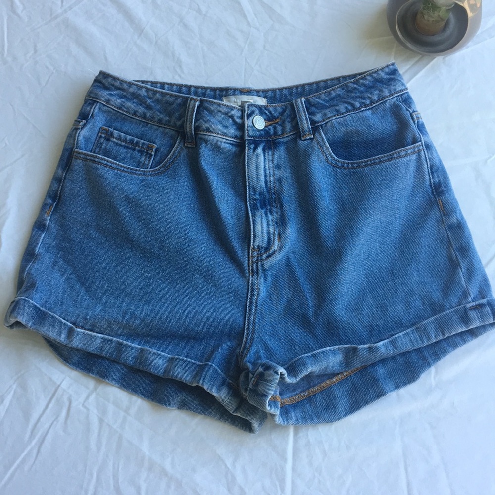 Medium wash denim shorts ! High waisted